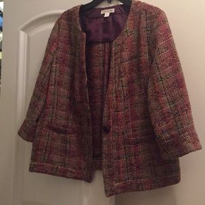 Jacket/ 3/4 sleeve.   Tweedy colors.  One button